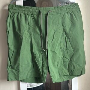 Men green bowline 7in shorts